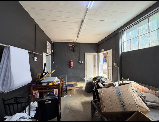 990M² WAREHOUSE FOR SALE IN BEZUIDENHOUT VALLEY